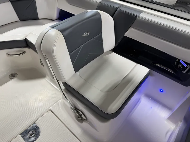 Slide: The Image of Chaparral 230 SUNCOAST 2019 - 50