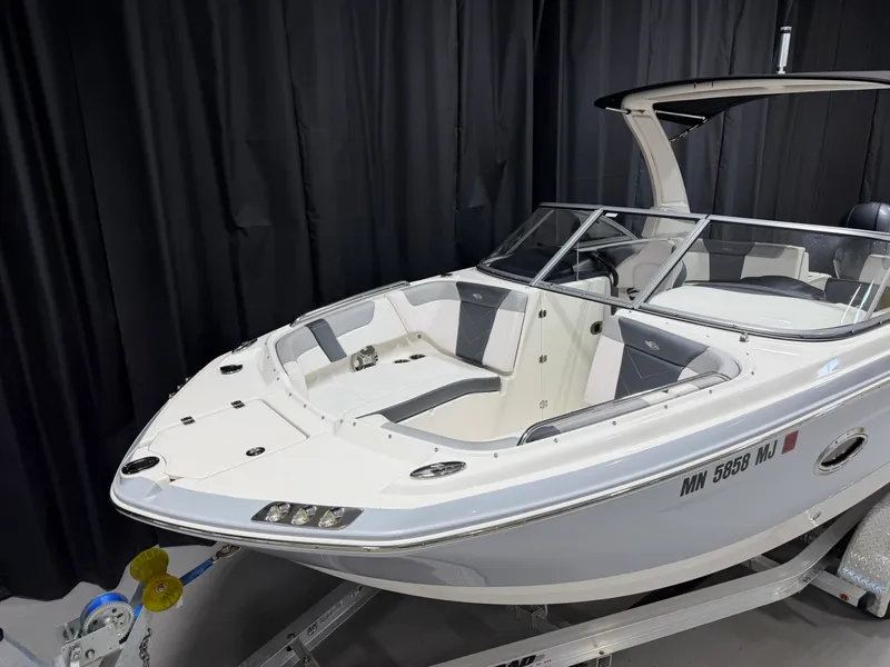 Slide: The Image of Chaparral 230 SUNCOAST 2019 - 4