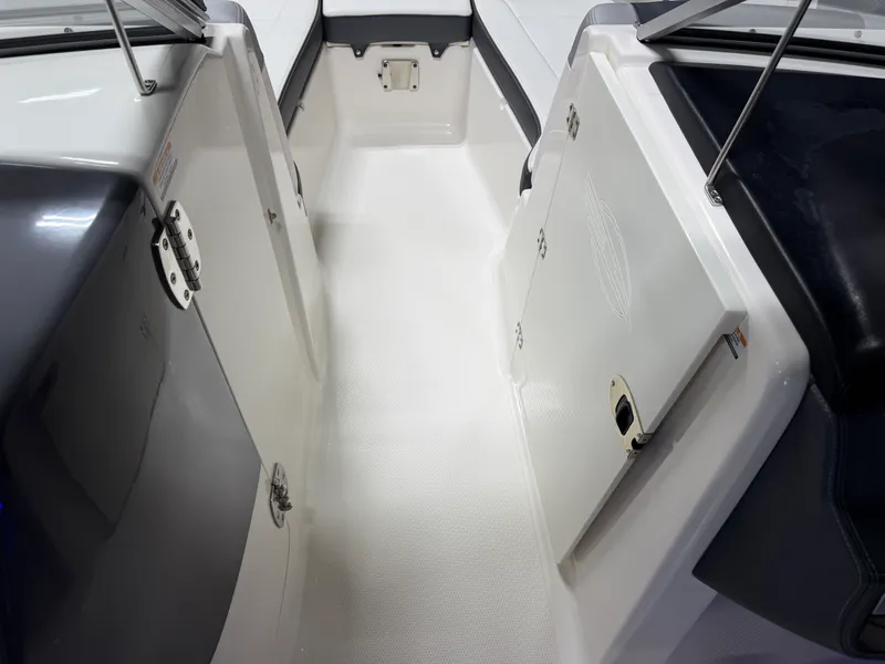 Slide: The Image of Chaparral 230 SUNCOAST 2019 - 76