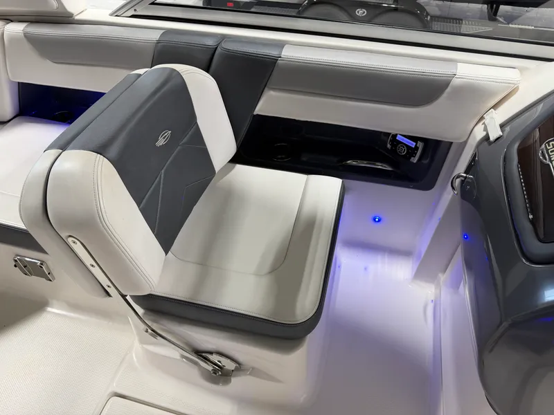 Slide: The Image of Chaparral 230 SUNCOAST 2019 - 49
