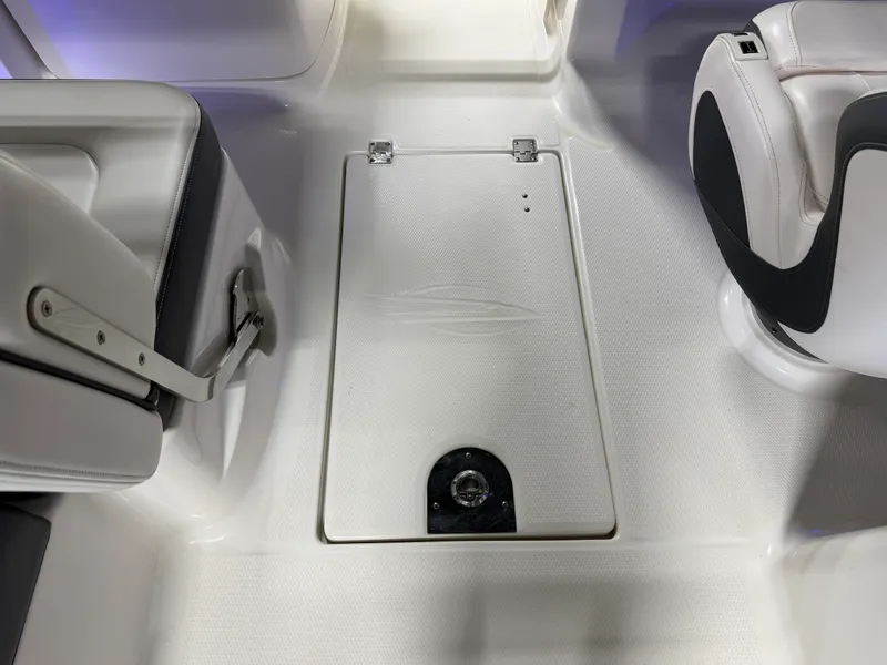Slide: The Image of Chaparral 230 SUNCOAST 2019 - 63