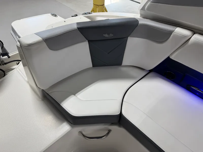 Slide: The Image of Chaparral 230 SUNCOAST 2019 - 39