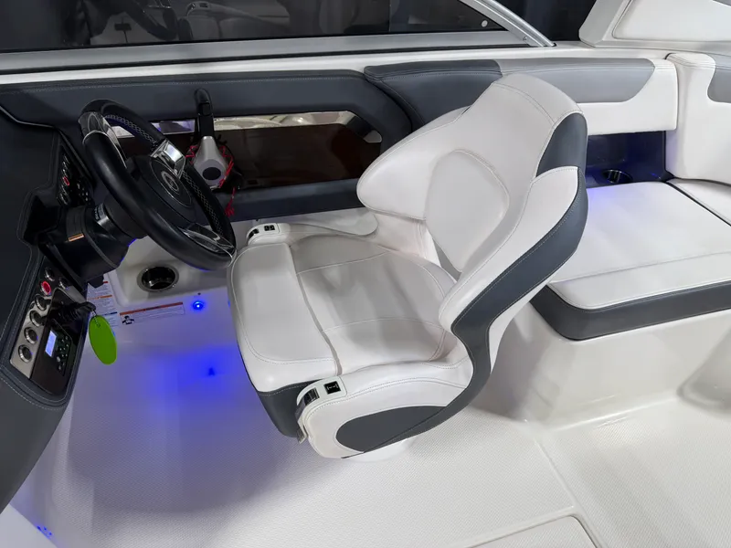 Slide: The Image of Chaparral 230 SUNCOAST 2019 - 65