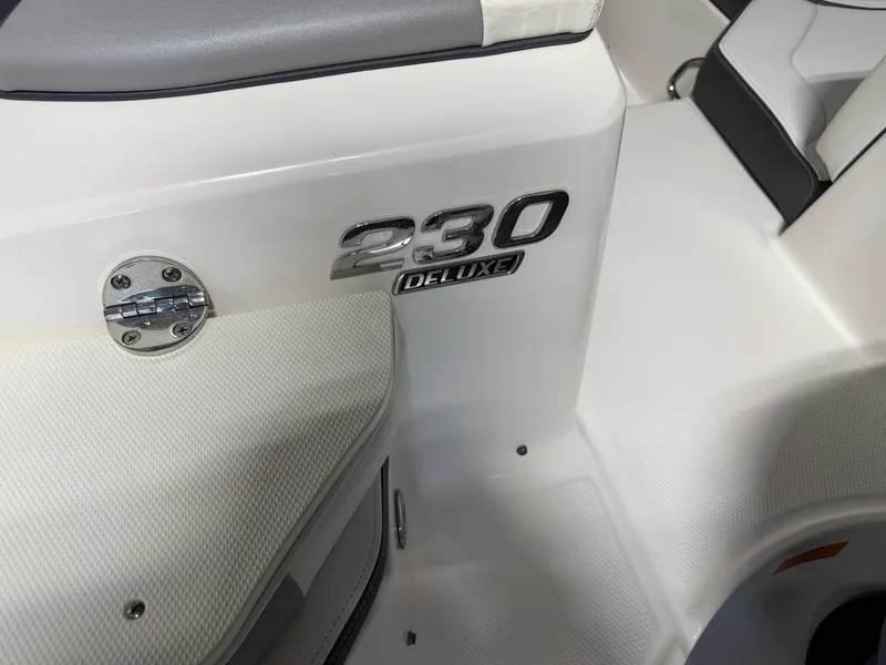 Slide: The Image of Chaparral 230 SUNCOAST 2019 - 27