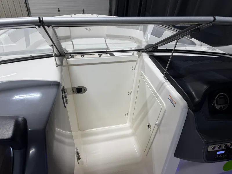 Slide: The Image of Chaparral 230 SUNCOAST 2019 - 77