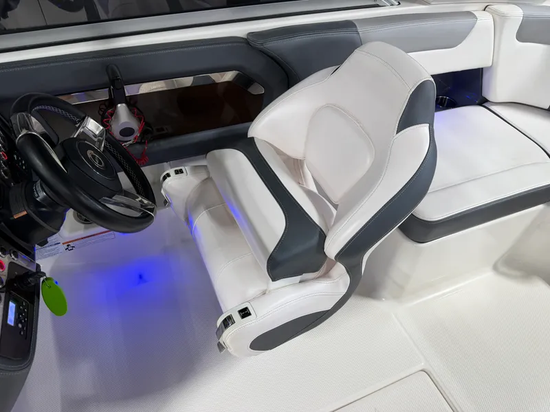Slide: The Image of Chaparral 230 SUNCOAST 2019 - 66