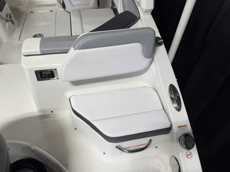 Slide: The Image of Chaparral 230 SUNCOAST 2019 - 17