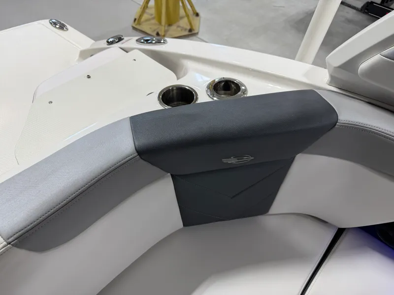 Slide: The Image of Chaparral 230 SUNCOAST 2019 - 40