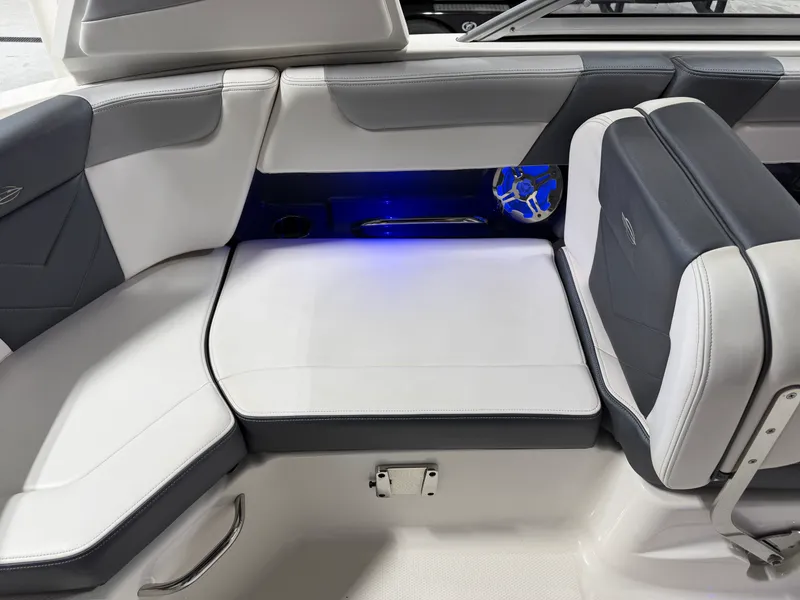 Slide: The Image of Chaparral 230 SUNCOAST 2019 - 43