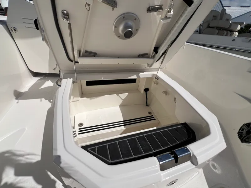 Slide: The Image of Boston Whaler 280 Dauntless 2027 - 30
