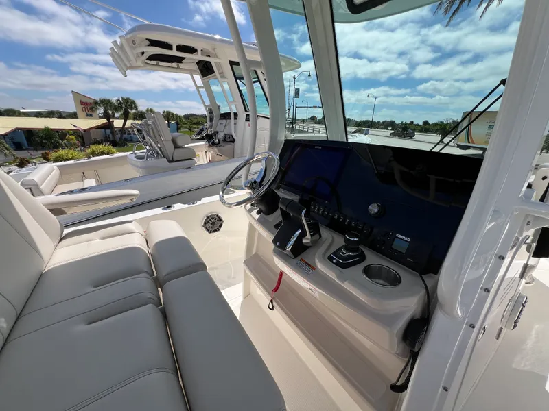 Slide: The Image of Boston Whaler 280 Dauntless 2027 - 13