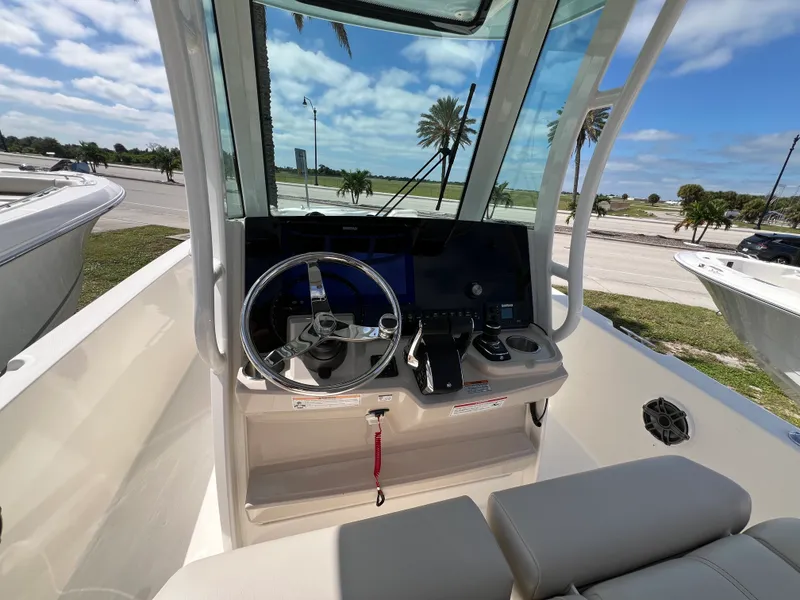Slide: The Image of Boston Whaler 280 Dauntless 2027 - 14