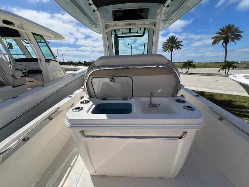 Slide: The Image of Boston Whaler 280 Dauntless 2027 - 17