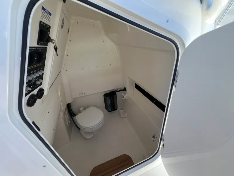 Slide: The Image of Boston Whaler 280 Dauntless 2027 - 35