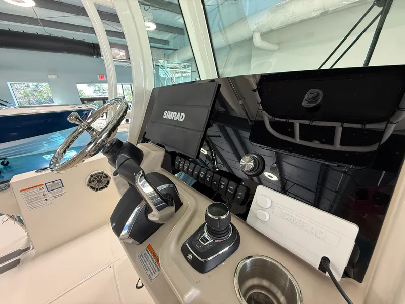 Slide: The Image of Boston Whaler 280 Dauntless 2027 - 16