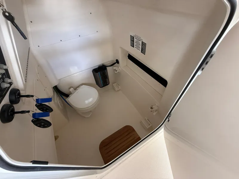 Slide: The Image of Boston Whaler 280 Dauntless 2027 - 13