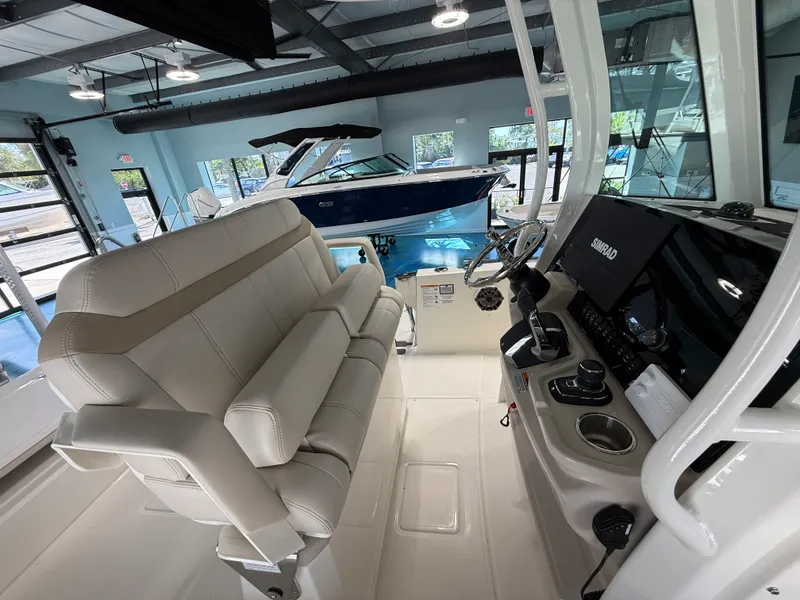 Slide: The Image of Boston Whaler 280 Dauntless 2027 - 17