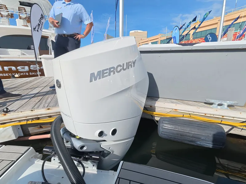 Slide: The Image of Sea Ray SDX 270 Outboard 2027 - 3