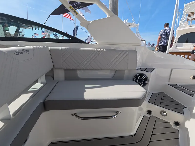 Slide: The Image of Sea Ray SDX 270 Outboard 2027 - 12