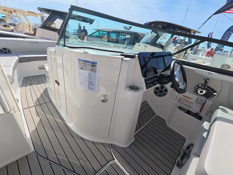 Slide: The Image of Sea Ray SDX 270 Outboard 2027 - 16