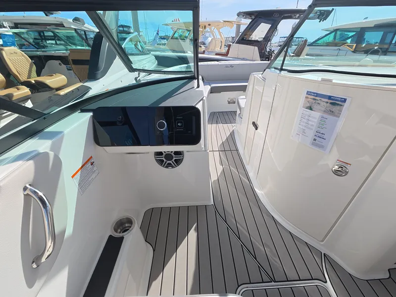 Slide: The Image of Sea Ray SDX 270 Outboard 2027 - 15