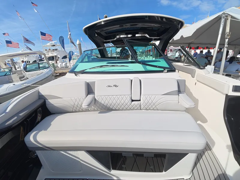 Slide: The Image of Sea Ray SLX 360 Outboard 2027 - 32