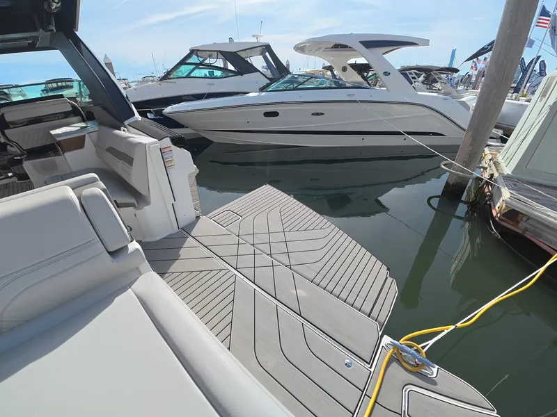 Slide: The Image of Sea Ray SLX 360 Outboard 2027 - 6