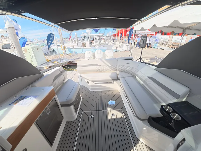 Slide: The Image of Sea Ray SLX 360 Outboard 2027 - 9