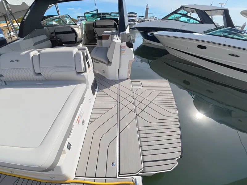 Slide: The Image of Sea Ray SLX 360 Outboard 2027 - 7