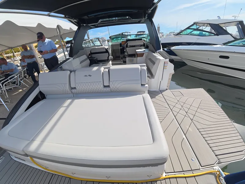 Slide: The Image of Sea Ray SLX 360 Outboard 2027 - 5