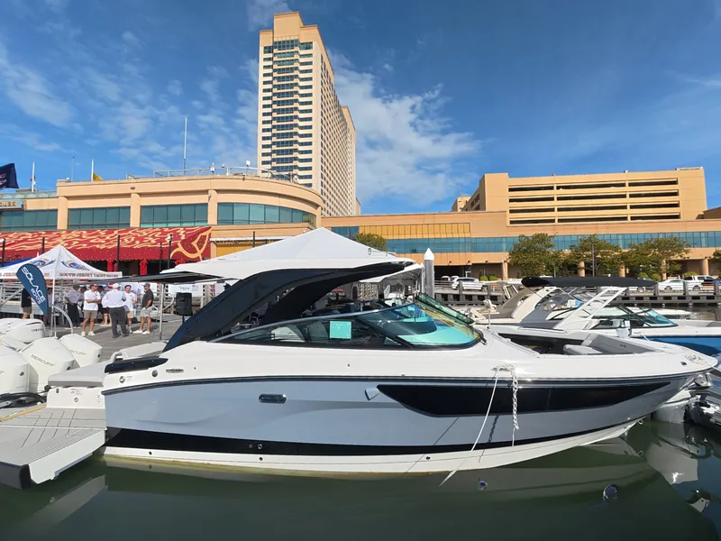 Slide: The Image of Sea Ray SLX 360 Outboard 2027 - 1