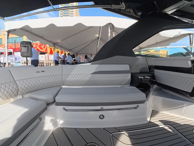 Slide: The Image of Sea Ray SLX 360 Outboard 2027 - 12
