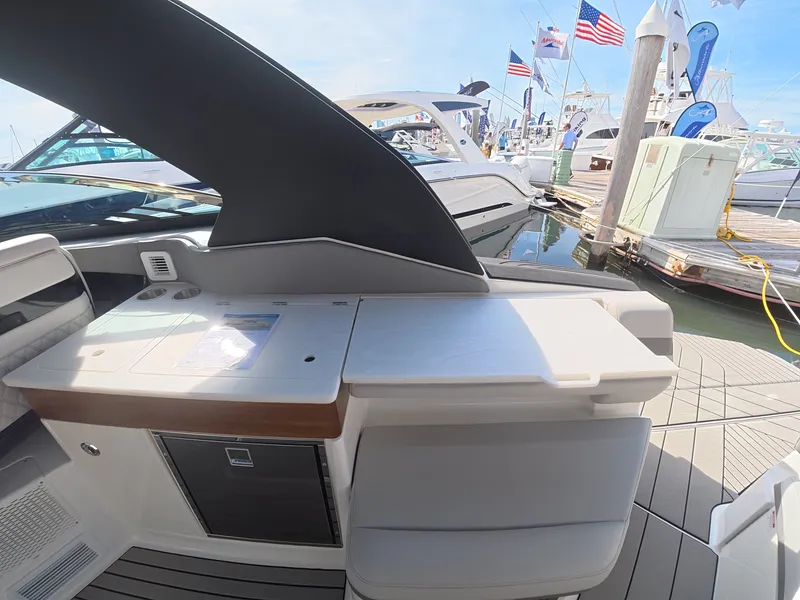 Slide: The Image of Sea Ray SLX 360 Outboard 2027 - 14