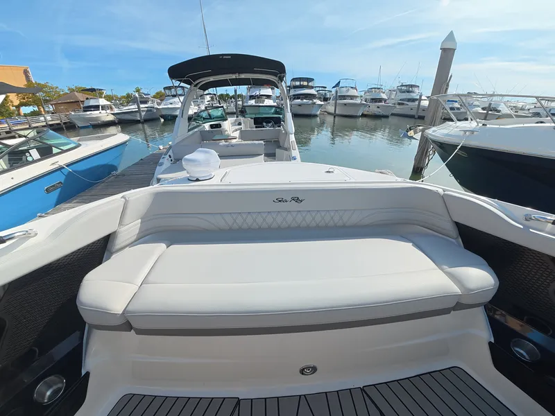 Slide: The Image of Sea Ray SLX 360 Outboard 2027 - 31