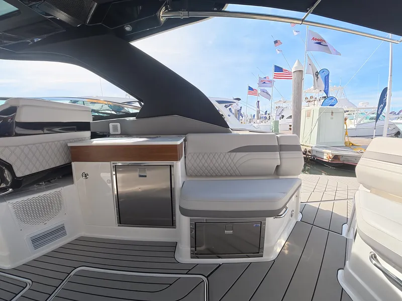Slide: The Image of Sea Ray SLX 360 Outboard 2027 - 13