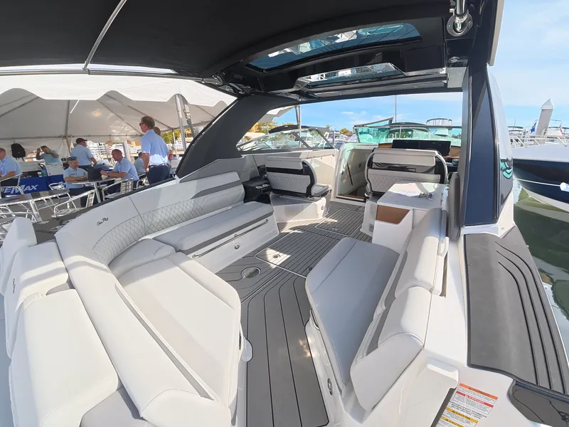 Slide: The Image of Sea Ray SLX 360 Outboard 2027 - 8