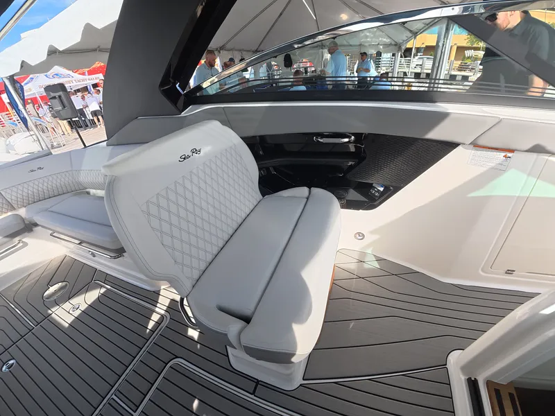 Slide: The Image of Sea Ray SLX 360 Outboard 2027 - 20