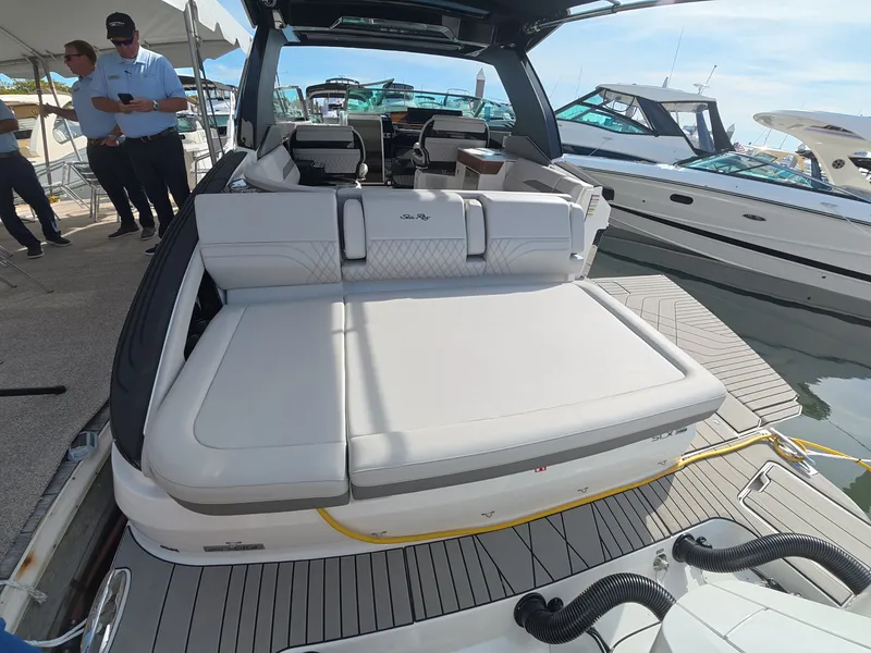 Slide: The Image of Sea Ray SLX 360 Outboard 2027 - 4