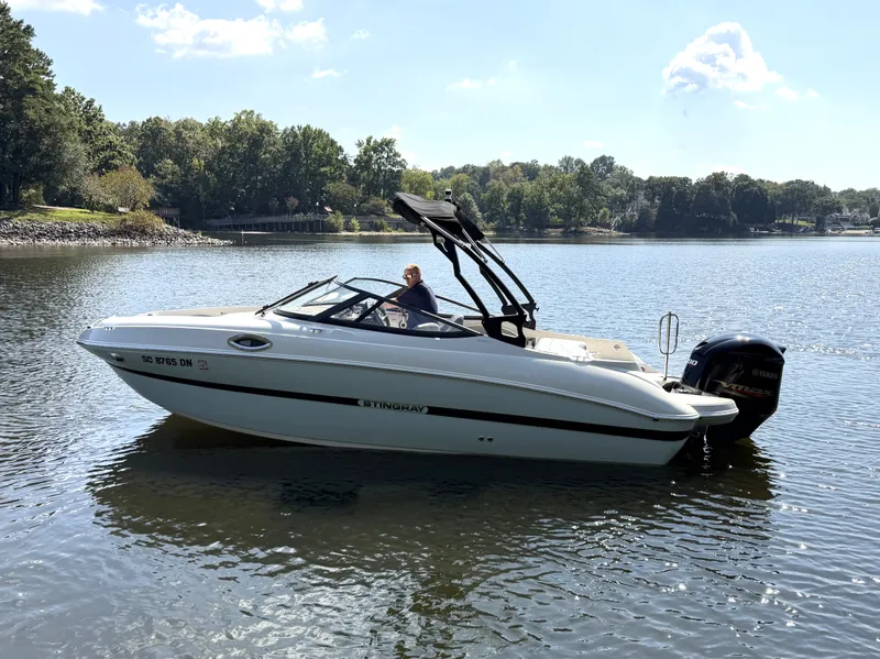 The Image of Stingray 214LR 2021 - 0
