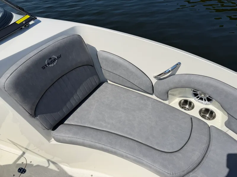 Slide: The Image of Stingray 214LR 2021 - 11