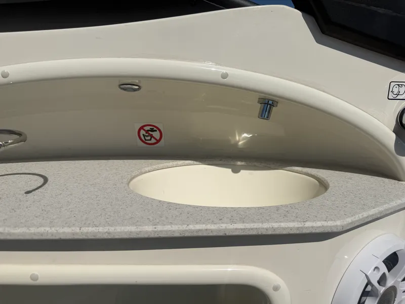 Slide: The Image of Stingray 214LR 2021 - 21