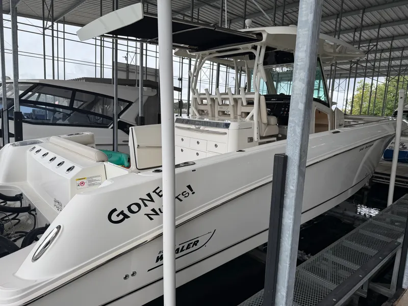 Slide: The Image of Boston Whaler 350 OUTRAGE 2017 - 22