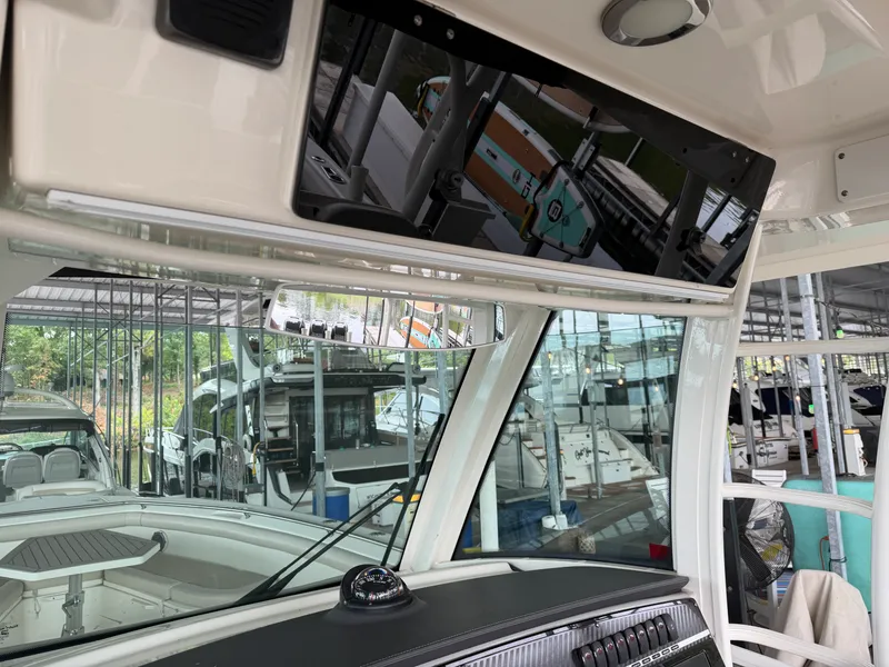 Slide: The Image of Boston Whaler 350 OUTRAGE 2017 - 8