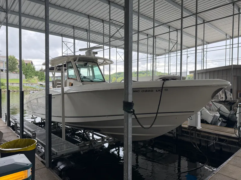 Slide: The Image of Boston Whaler 350 OUTRAGE 2017 - 1
