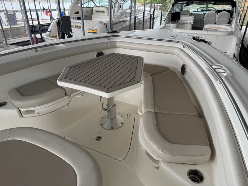 Slide: The Image of Boston Whaler 350 OUTRAGE 2017 - 11
