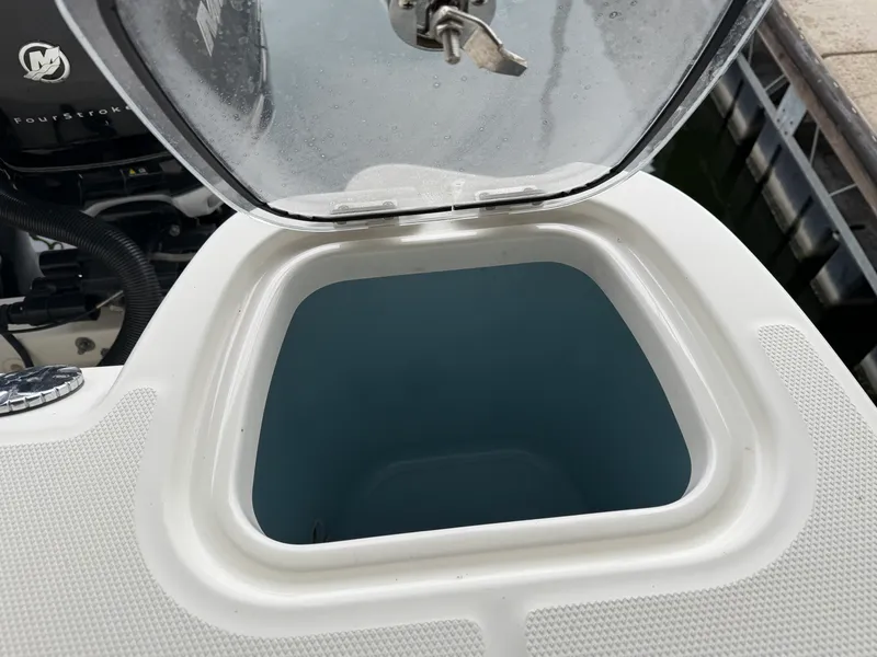 Slide: The Image of Boston Whaler 350 OUTRAGE 2017 - 16