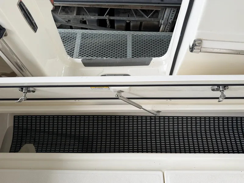Slide: The Image of Boston Whaler 350 OUTRAGE 2017 - 14