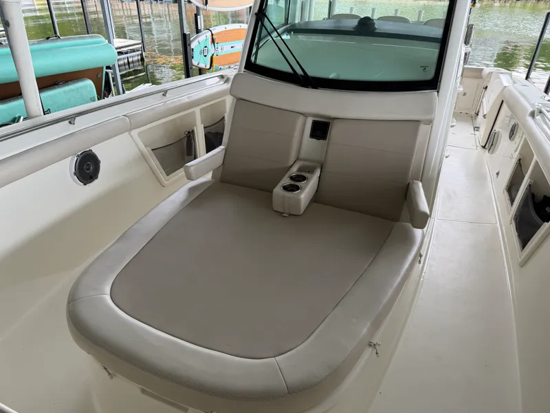 Slide: The Image of Boston Whaler 350 OUTRAGE 2017 - 10