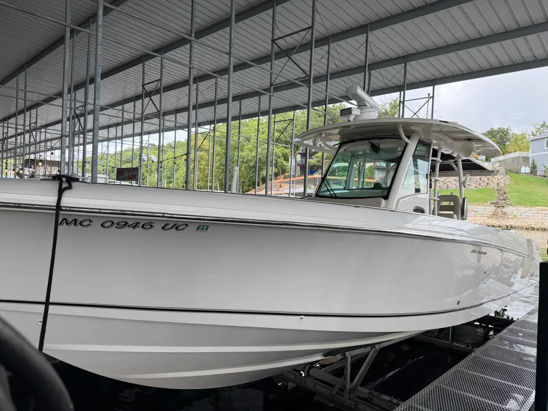 Slide: The Image of Boston Whaler 350 OUTRAGE 2017 - 0