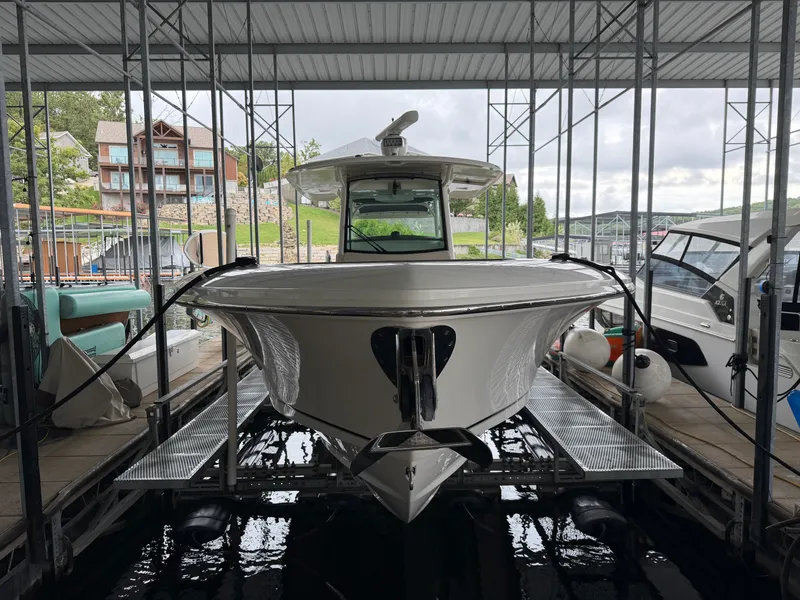 Slide: The Image of Boston Whaler 350 OUTRAGE 2017 - 3
